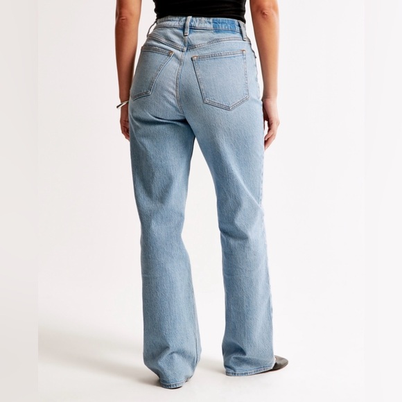 Abercrombie & Fitch The ‘90s Relaxed Jean High Rise Curve Love Medium Wash - Picture 4 of 9